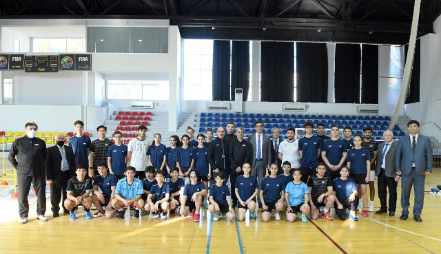 Fərid Qayıbov Azərbaycan Badminton Federasiyasının fəaliyyəti ilə tanış olub