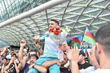 Tokio-2020: Azərbaycan güləşçiləri Bakıya qayıdıb