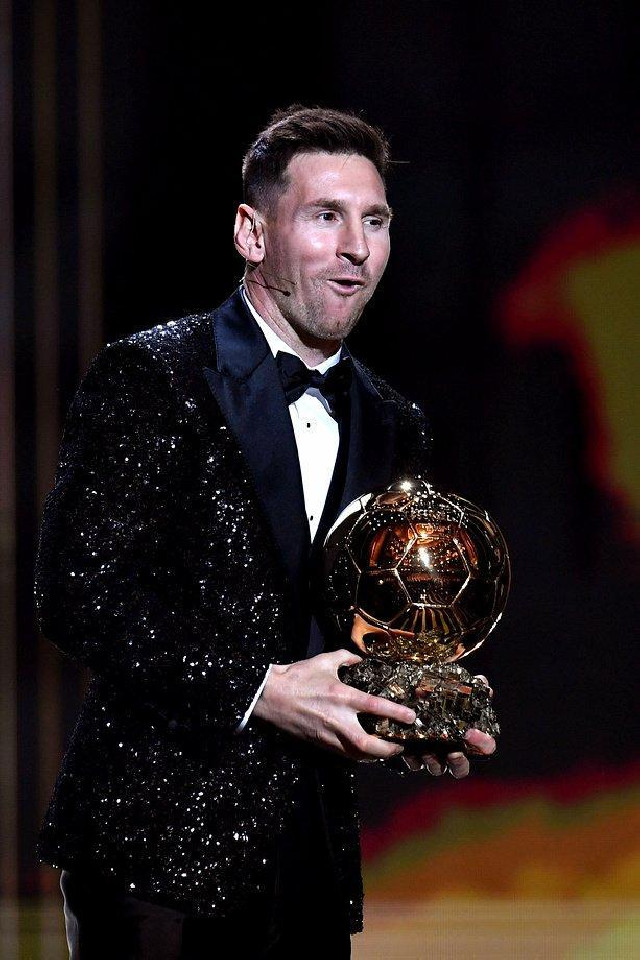 Lionel Messi 7-ci dəfə "Qızıl top" mükafatını qazanıb