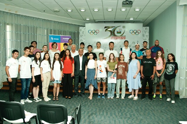 Yeniyetmələrinin XVI Yay Olimpiya Festivalı iştirakçıları ilə görüş keçirilib
